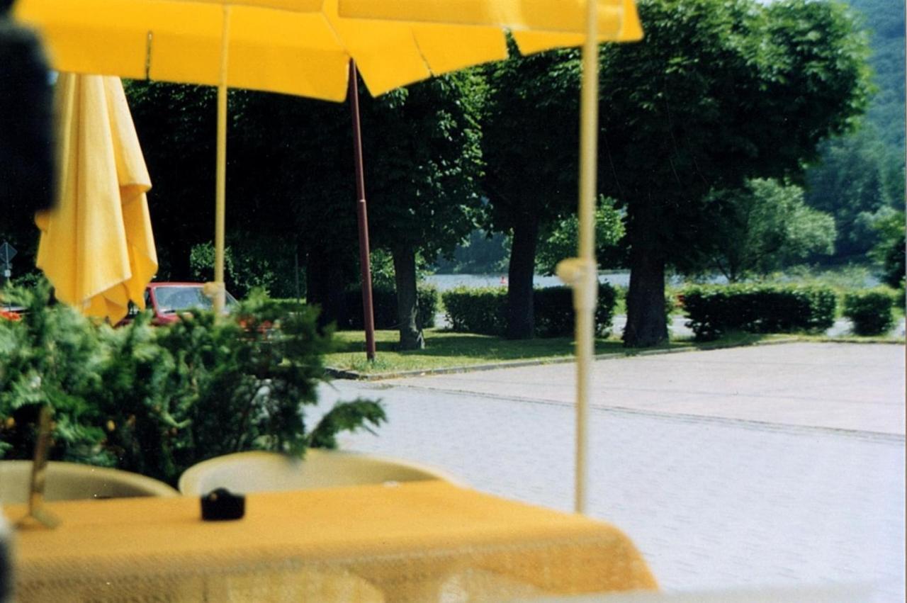 Gasthaus Zur Traube Hatzenport Exterior foto